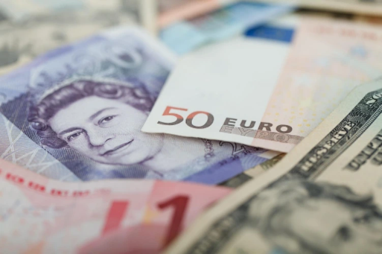 The Role of Bureau de Change in Supporting UK Tourism