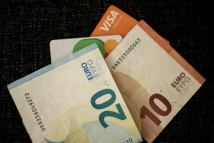 Should You Use Cash Or Card Abroad?