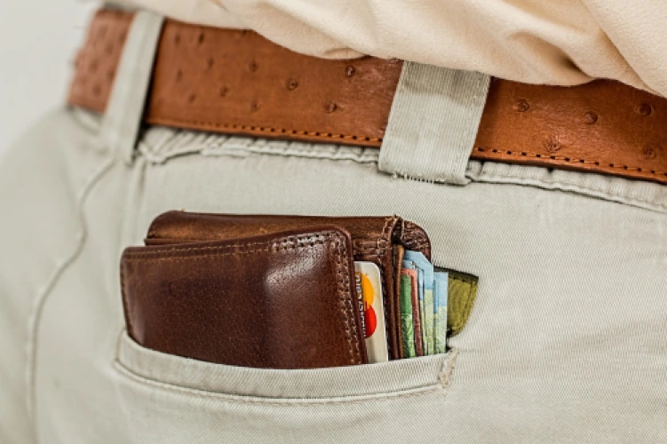 How to Keep Your Money Safe While Travelling